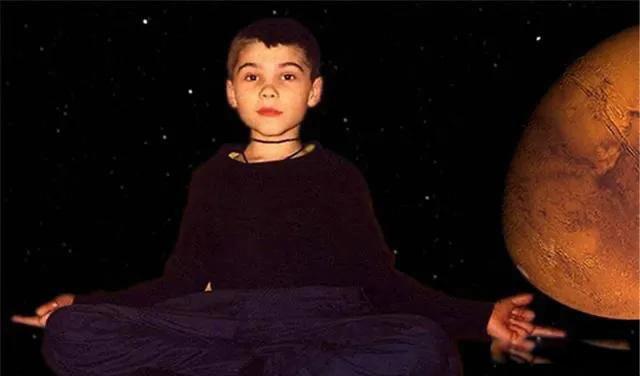 火星男孩五个预言 一群人导演的谎言罢了