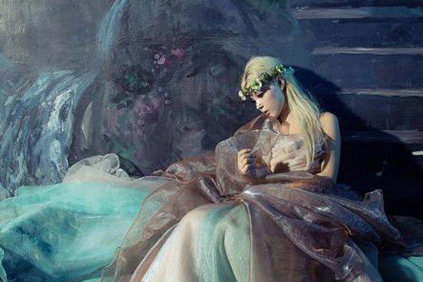 芭比迪丽拉10岁的样子 没整容之前很好看审美变化不一样