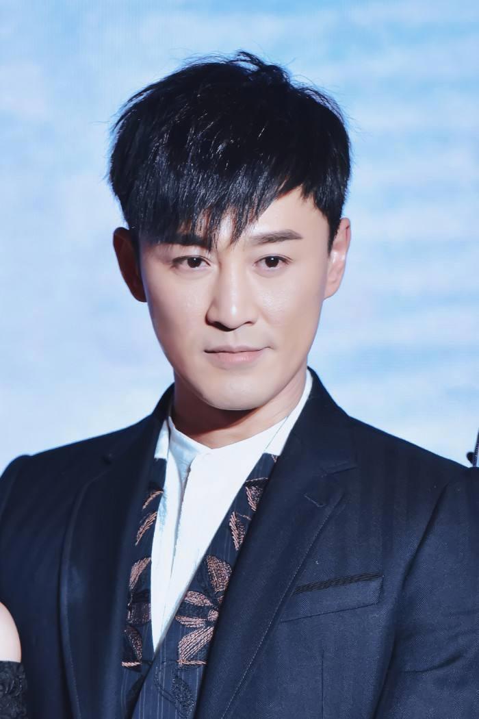 林峰是不是整容了 与小11岁的老婆张馨月敷面膜搞怪