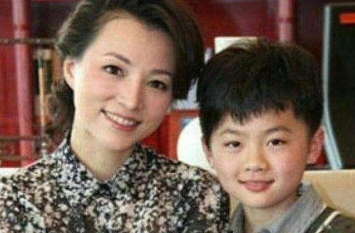 董卿老公密春雷前妻金晶 一个有钱一个有名绝配