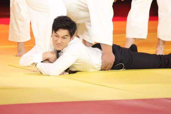 李晨心形石头什么梗 张馨予曾经被他整的很惨