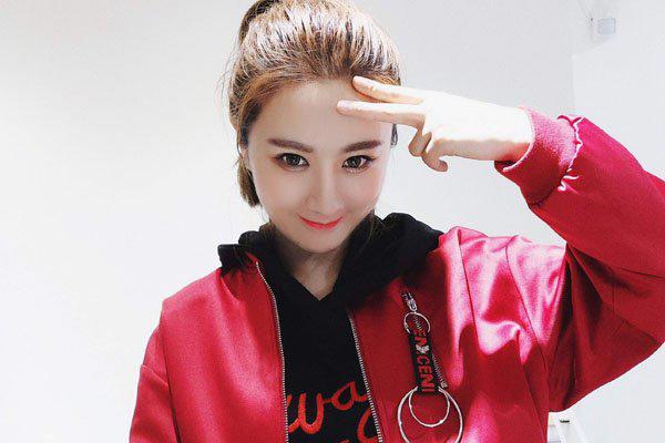 薇娅viya整容前 之前混娱乐圈的所以很漂亮