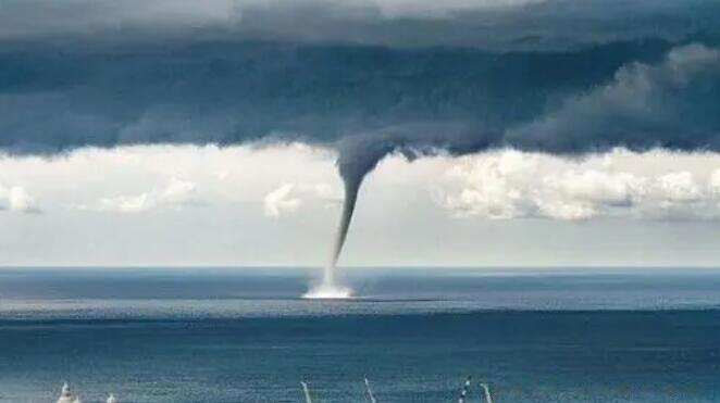 青海湖龙吸水原版视频 拍到真龙事件真相原因