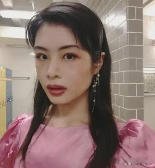 许可馨父母真实身份已曝光 父母能量人脉都很硬