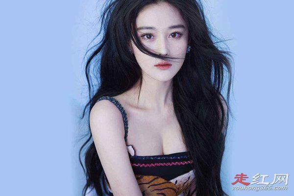 张馨予老公何捷的家境怎么样 目前是上尉警衔军衔