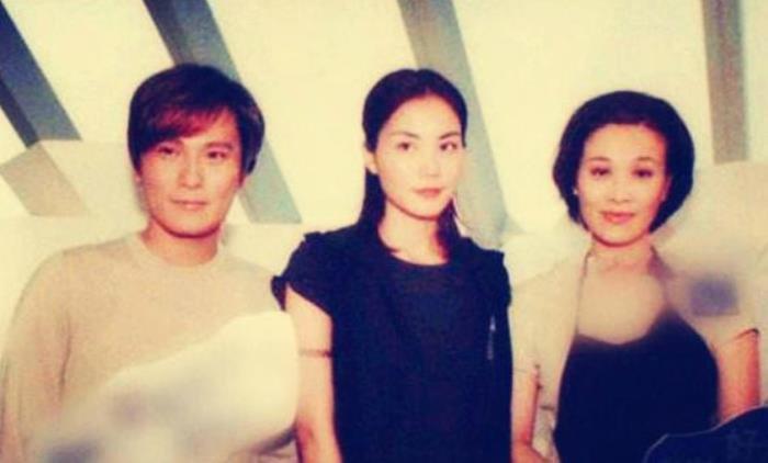 王菲和窦唯的故事 分手的原因为什么离的婚