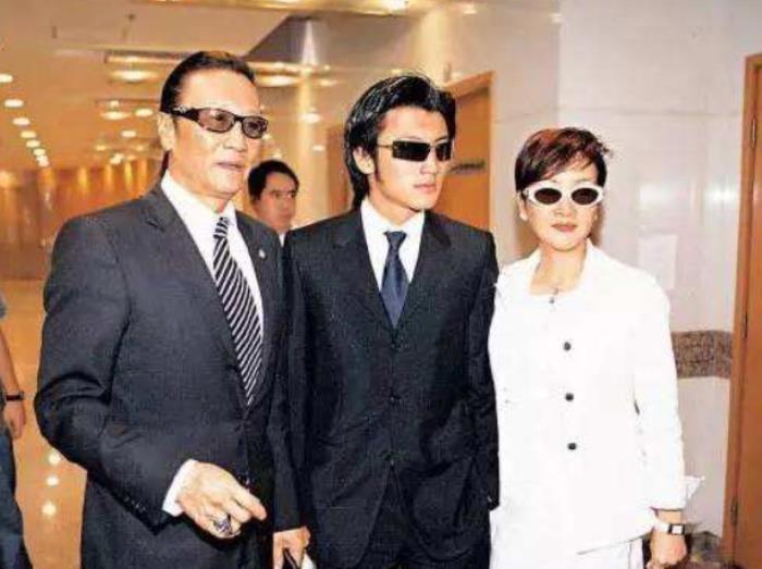 王菲周迅李亚鹏复杂关系 李和王菲怎么认识的为何分开