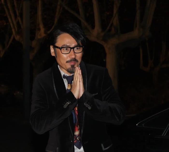 吴秀波现在的老婆到底是谁 何震亚为什么没离婚