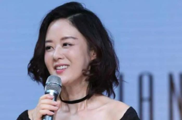 吴秀波现在的老婆到底是谁 何震亚为什么没离婚