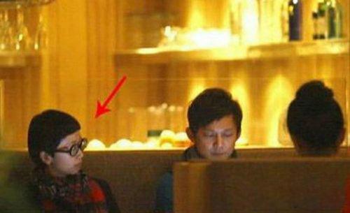 何炅老婆王倩资料简介 老婆是比他年长3岁的王菁