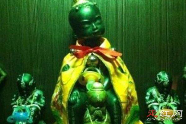 镀金婴尸恐怖图片 有些明星就被传养小鬼