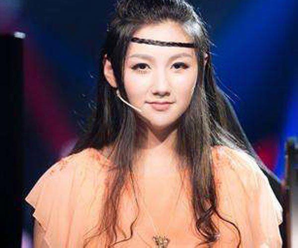 张翔玲直播整理胸罩 为什么叫小仓会让人乱想