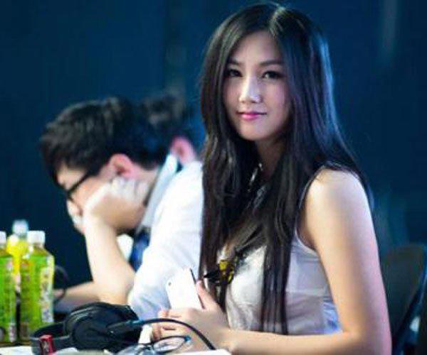 张翔玲直播整理胸罩 为什么叫小仓会让人乱想