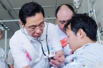 钟南山的主要事迹和简介 钟南山是不是党员