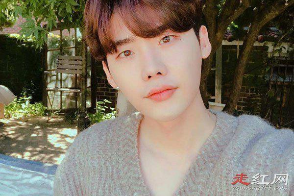 李钟硕女友到底是谁 喜欢什么样的女孩子