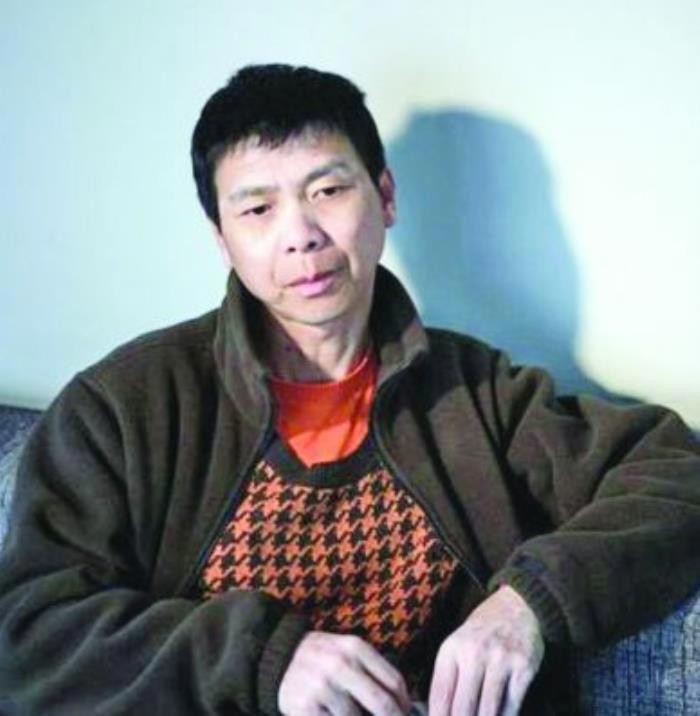 冯小刚的白斑是怎样治好的 难以治愈索性放弃治疗