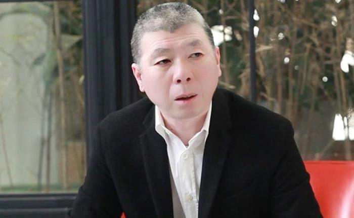 冯小刚的白斑是怎样治好的 难以治愈索性放弃治疗