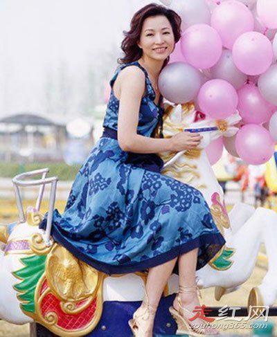 密春雷比董卿小多少岁 两人是怎么认识的