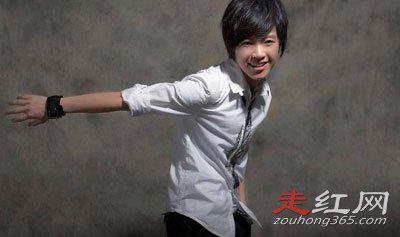 张芸京是男还是女是les吗 她的嗓子怎么回事