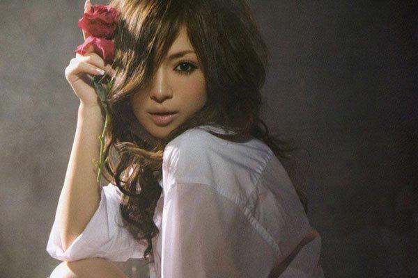 滨崎步的个人资料简介 身高156被称吃了防腐剂