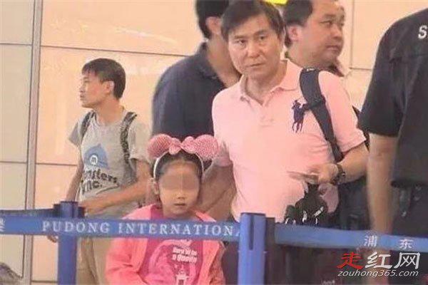 韩雪的老公万山身份资料 爷爷和外公都是高级军官