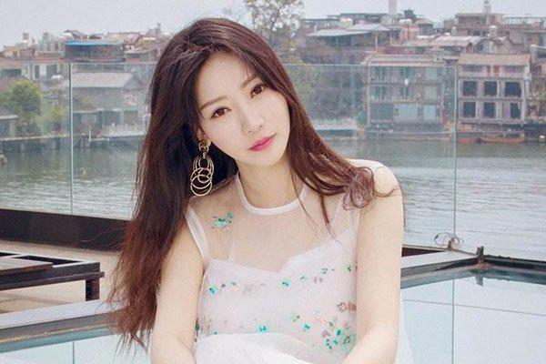 柳岩的真名叫什么名字 为什么那么多人不喜欢她