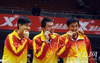 朱芳雨为什么不去nba退役那么早 当总经理年薪多少