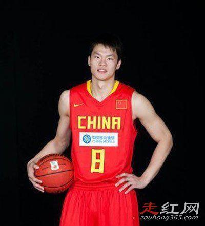 朱芳雨为什么不去nba退役那么早 当总经理年薪多少
