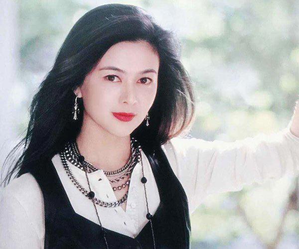 关之琳被塞高尔夫球真的吗 有钱人的玩法太出乎人意料