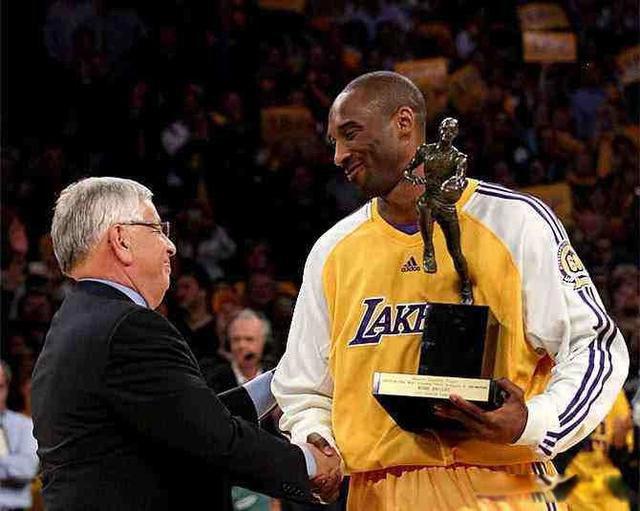 科比球衣几号 短暂的一生篮球始终伴随