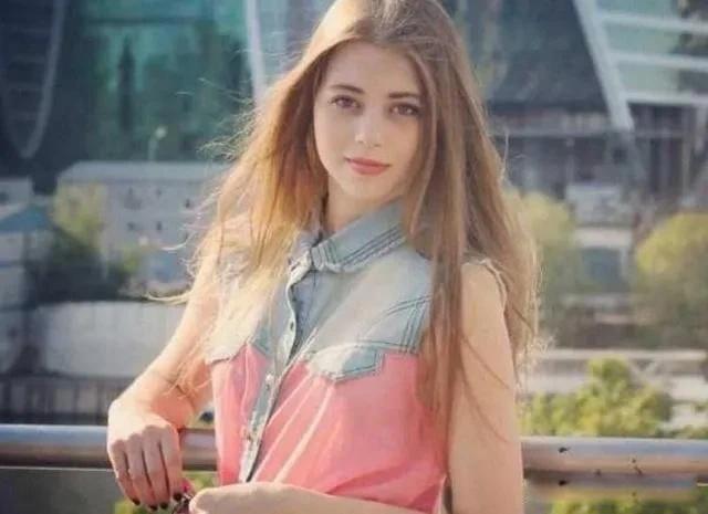 俄罗斯女人有狐臭啊 有一种体味很难闻