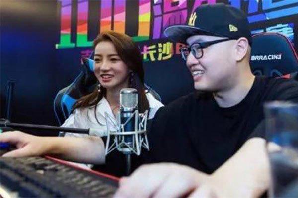 冯提莫饼干狂魔结婚 好像还是个富二代