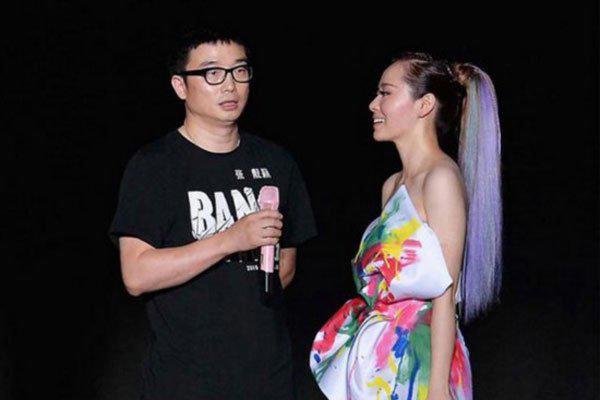 张靓颖为啥打r环 她当年为了冯轲打了这个乳环