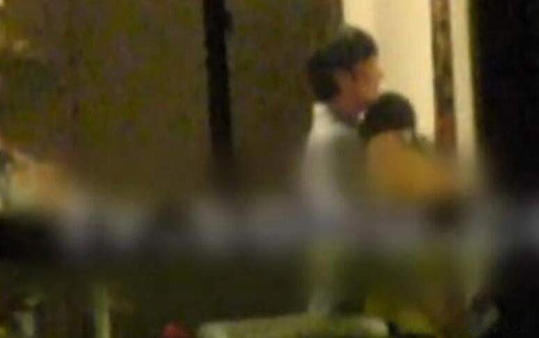 董洁潘粤明婚变原因是什么 董洁王大治当年事件激吻门