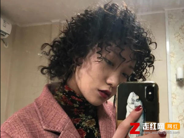疯产姐妹贝勒爷真实身份，邵雨轩为什么叫贝勒爷