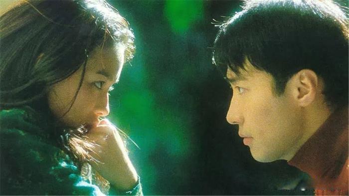 10首男声版伤感情歌 好听又入心