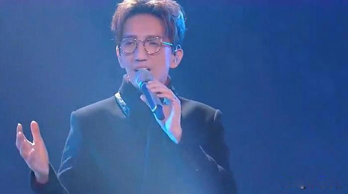 10首男声版伤感情歌 好听又入心