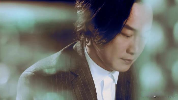 10首男声版伤感情歌 好听又入心