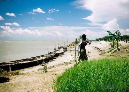 常在河边走哪能不湿鞋的意思 民间俗语它含有一定的道理