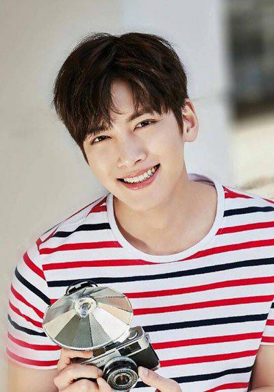 池昌旭整容吗 以前是陪酒的和女性非常亲密