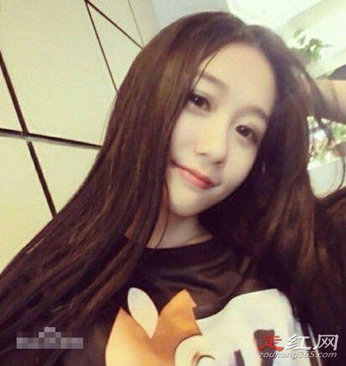 三里屯优衣库试衣间余艺现状死了没 不堪压力跳楼自杀了？