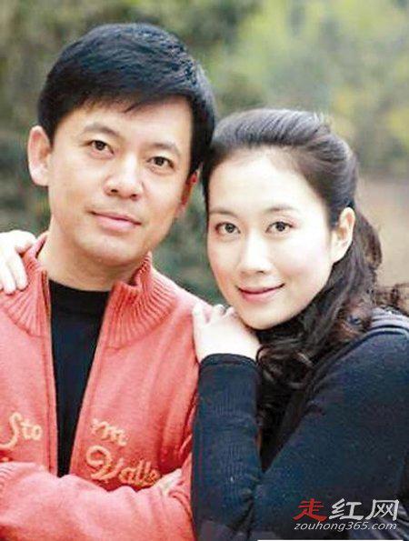 演员何政军的老婆是温峥嵘吗 妻子是谁叫什么名字