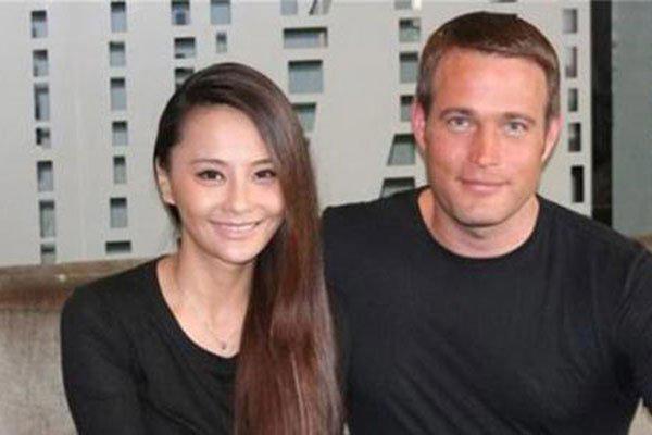 吴奇隆前两任妻子照片 美艳婆婆好像不怎么好相处