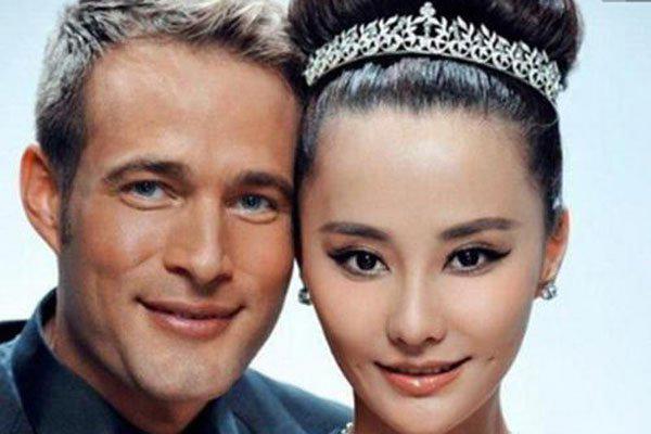 吴奇隆前两任妻子照片 美艳婆婆好像不怎么好相处