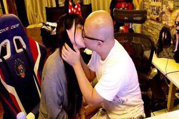 刘杀鸡旁边的女的是谁 睡女主播钱小叶事件