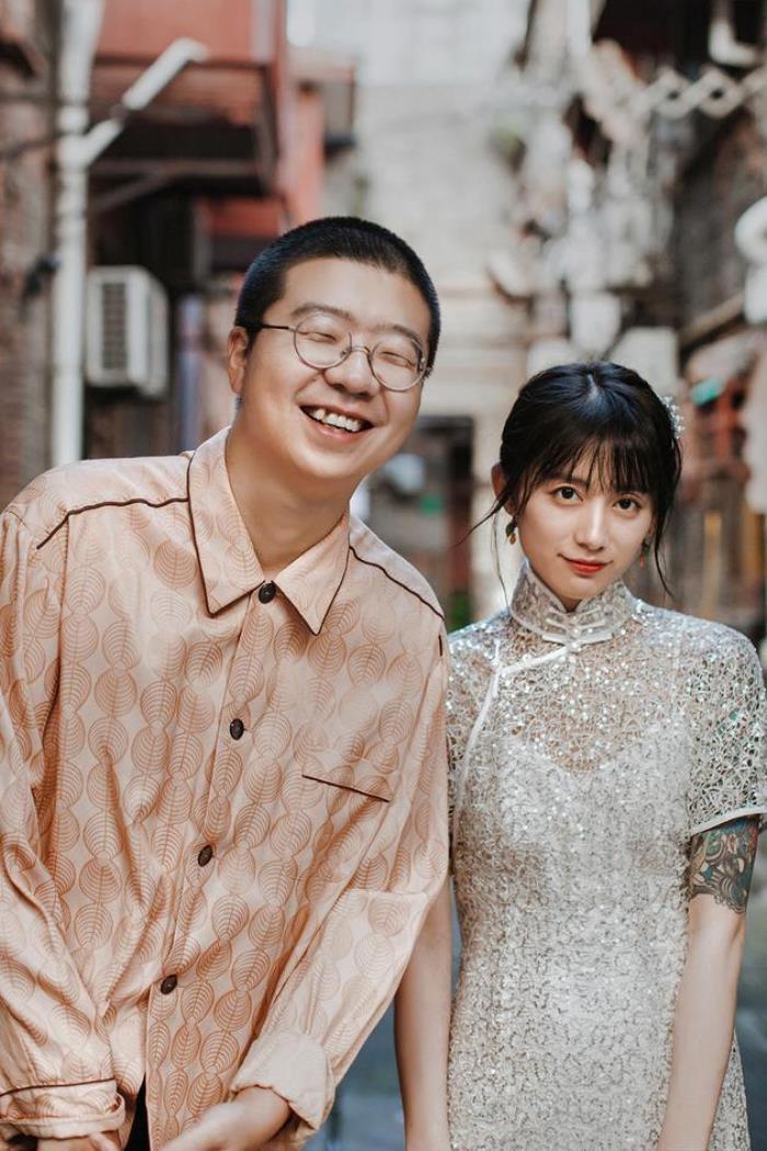 李诞什么时候离的婚 老婆黑尾酱酒吧事件是什么
