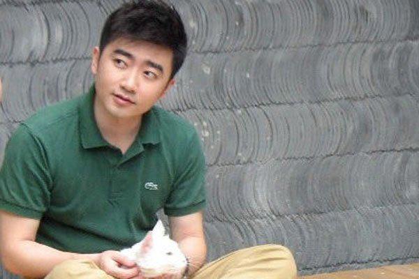 芮成钢个人简介信息 天之骄子沦为囚犯走错了路