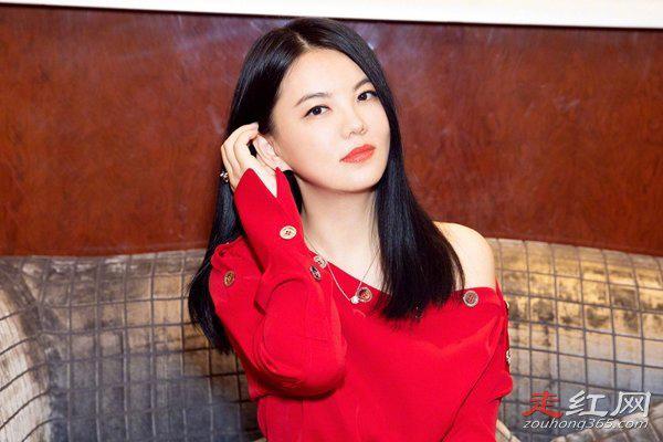 王岳伦出轨事件怎么回事 壁咚事件的女孩是谁