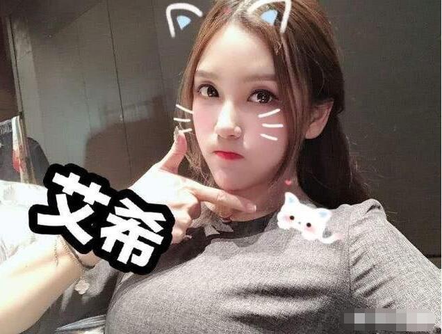 英雄联盟rita黑历史 rita凭借颜值高身材好收获不少粉丝认可