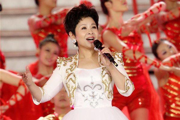 董文华经历了什么 她和赖昌星什么关系